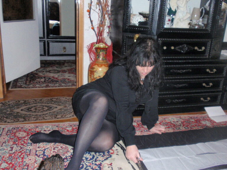 Lire la suite à propos de l’article Maîtresse Scarlett, 39 ans, domination glamour et contrôle sensuel au téléphone