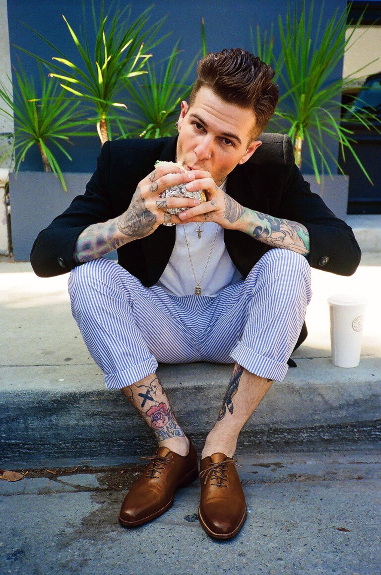 Lire la suite à propos de l’article Infirmier gay au téléphone : Tarek, 31 ans, douceur virile et fantasmes brûlants au bout du fil